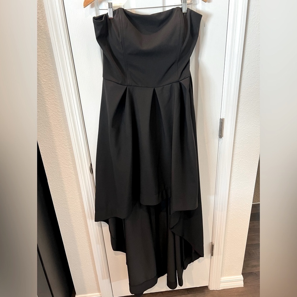 Elegant Black Evening Dress - Picture 1 of 7